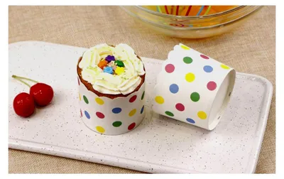 Produktbild von Muffin Papierförmchen für Cupcakes, 50 Stück, in bunten Tupfen