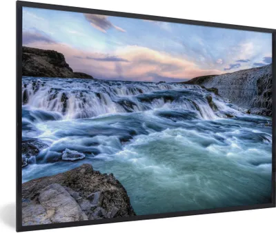 Produktbild von MuchoWow® Gerahmtes Poster Hellblaue Farbe des Wassers am Gullfoss-Wasserfall 90x60 cm - Poster mit Schwarzem Bilderrahmen Wandposter Rahmen Foto Bilder - Fotorahmen - Foto-Plakat