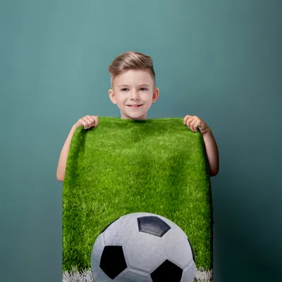Produktbild von Strandtuch Badetuch Saunatuch Fußball auf Rasen Ball 70 x 140 cm, 100% Baumwolle, für Kinder und Fans Mehrfarbig