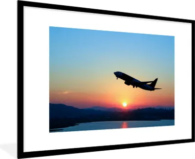 Produktbild von MuchoWow® Gerahmtes Poster Aufsteigendes Flugzeug bei klarem Himmel 90x60 cm - Poster mit Schwarzem Bilderrahmen Wandposter Rahmen Foto Bilder - Wanddekoration - Fotos