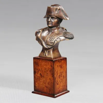 Produktbild von Casa Padrino Luxus Bronzefigur Napoleon auf Holzsockel - Bronze Figur Büste - Frankreich - Briefbeschwerer