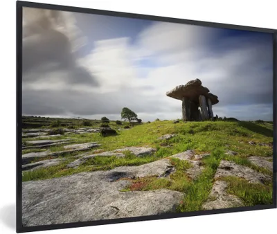 Produktbild von MuchoWow® Gerahmtes Poster Ein altes Hünenbett 90x60 cm - Poster mit Schwarzem Bilderrahmen Wandposter Rahmen Foto Bilder - Fotorahmen - Foto-Plakat