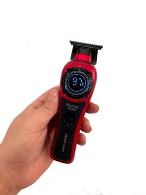 Obrázek produktu pro Stříhač vlasů – KM-999RED – Profesionální kadeřnický přístroj – Nabíjení přes USB-C/USB –  CE – Pro muže – Červený