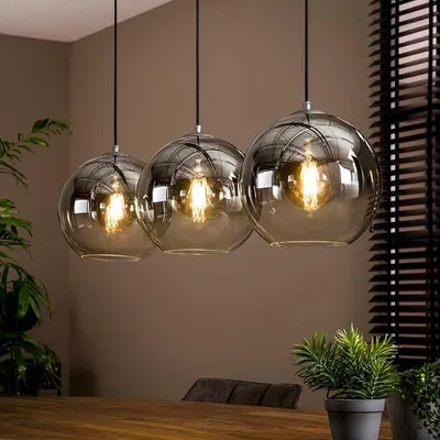 Image de Suspension Boise, lustre à 3 lumières en verre fumé, idéal pour la salle à manger | Style industriel, convient pour la cuisine, le salon. Dimensions : 3 x 29 cm. Ampoule E27 non incluse. Longueur : 115 cm. Hauteur réglable jusqu'à 150 cm. Effet dégradé de couleurs