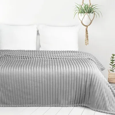 Produktbild von Kuschelige Decke SOFT weich & warm perfekte Wohndecke zum Wohn- und Schlafzimmer 170X210 cm Silber