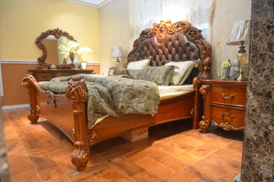 Image de Lit classique baroque rococo style Chesterfield double cuir hôtel lits antiques