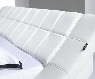 Produktbild von Betten Ehe 180x200cm Schlaf Zimmer Leder Doppel Bett Polster Design Luxus Hotel