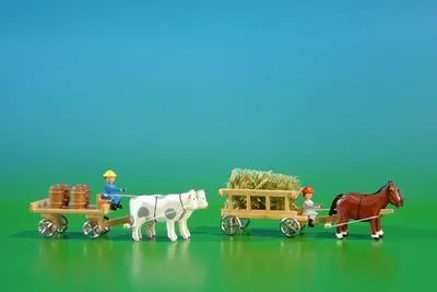 Produktbild von Miniaturen  Tafelwagen und Leiterwagen mit Kutscher natur BxH 9x3,5cm NEU