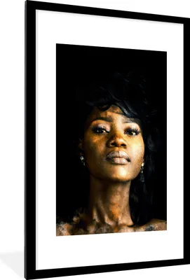 Produktbild von MuchoWow® MuchoWow® Gerahmtes Poster Frau - Farbe - Lehm 60x90 cm - Poster mit zchwarzem Bilderrahmen - Dekoration - Wandposter Wohnzimmer - Hochwertig