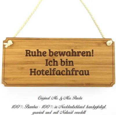 Produktbild von Mr. & Mrs. Panda Hinweisschild Hotelfachfrau - Geschenk, Infotafel, Rente, Shabby, Landhaus, Türschild, Wegweiser, Werbeschild, Schild, Beruf, Graviert, Geschenkidee