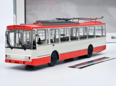 Produktbild von Skoda 14 TR Trolleybus beige / rot - Modimio 1:43