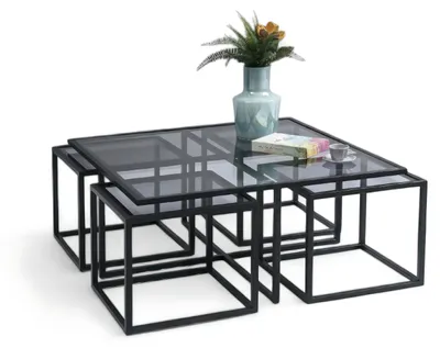 Productafbeelding van Salontafel en 4 bijzettafels in industriële stijl, met een zwart metalen frame