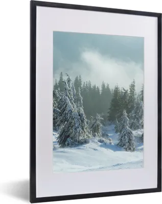 Produktbild von MuchoWow® Gerahmtes Poster Wald - Schnee - Winter 30x40 cm - Poster mit Schwarzem Bilderrahmen Wandposter Rahmen Foto Bilder - Wandposter Schlafzimmer