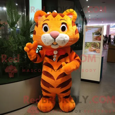 Produktbild von Orange REDBROKOLY Tiger Maskottchen Kostüm Charakter gekleidet mit einem Wickelkleid und Haarnadeln