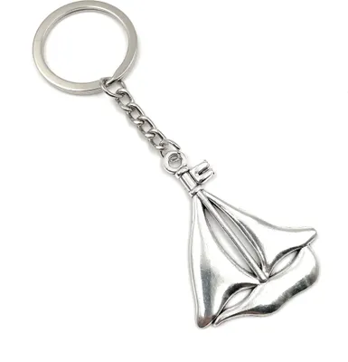 Produktbild von Onwomania Schiff mit Segeln Boot Schlüsselanhänger Metall Glücksbringer in Alu Geschenkbox, ideal zum Verschenken