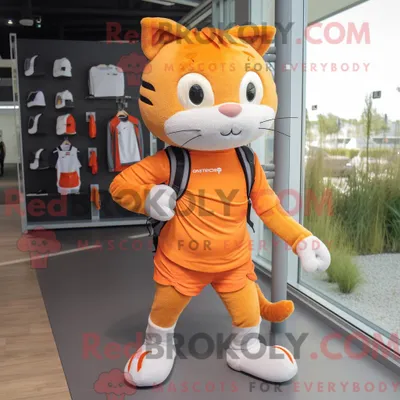 Produktbild von Maskottchen REDBROKOLY einer orangefarbenen Katze mit Laufshorts und Rucksack