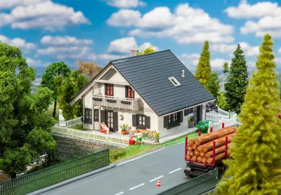 Produktbild von Faller 130640 - 1/87 / H0 Saniertes Einfamilienhaus - Neu