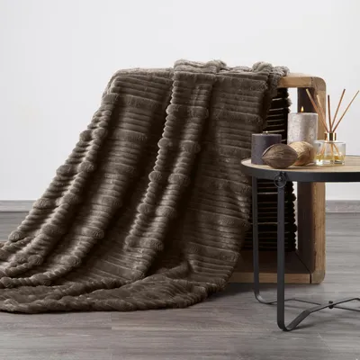 Zdjęcie produktu dla Miękki koc flano NINA 200x220 cm ciemnobrązowy ciepły i przytulny