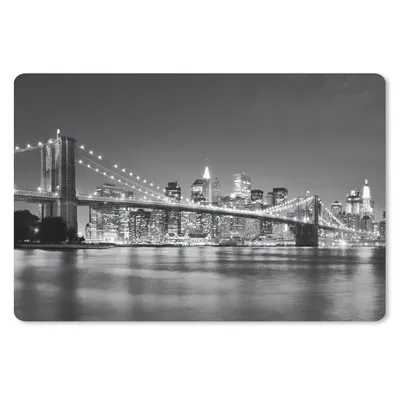 Produktbild von MuchoWow® Schreibtischunterlage New York - Brücke - Brooklyn - Schwarz und weiß - Architektur 60x40 cm - XXL Mauspad - Großes Mauspad