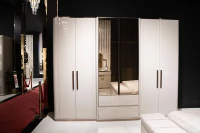 Obrázok produktu pre Béžová drevená šatníková skriňa moderný elegantný úložný priestor
