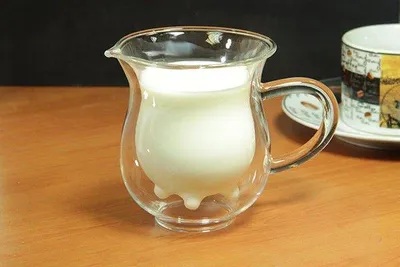 Image de Tasse élégante pour le lait et la crème