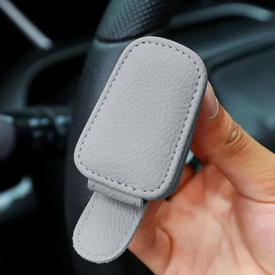 Produktbild von 2-teiliger Auto Sonnenbrillenhalter - Leder Brillenhalter - Magnetischer Leder Sonnenbrillenhalter und Tickethalter - Auto Brillenhalter - Auto Sonnenblenden Zubehör - Geeignet für verschiedene Brillen Größen