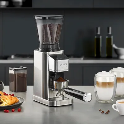 Produktbild von CASO BaristaChef Inox - elektrische Kaffeemühle, Edelstahl-Kegelmahlwerk, mit Siebträgerhalterung, 48 präzise Mahlgradstufen, 150 Watt DC-Motor