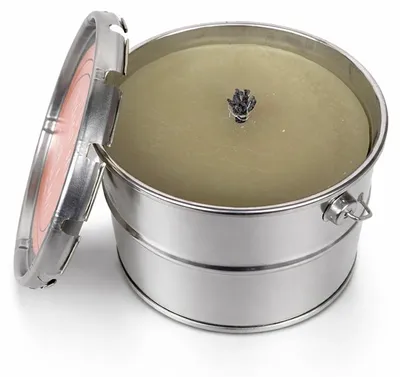 Immagine prodotto di Candela da esterno "Rustik Lys" in contenitore metallico, colore verde mela, diametro 18 cm, altezza 14 cm, confezione singola