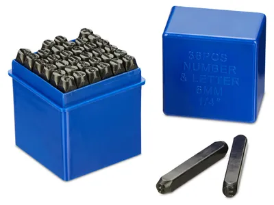Immagine prodotto di Set di caratteri a pressione Relaxdays, 36 pezzi, timbri da 6 mm, pelle e metallo, set di caratteri A-Z e 0-9, acciaio, nero, Immagine generata dall'IA
