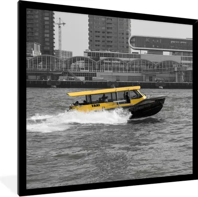 Produktbild von MuchoWow® Gerahmtes Poster Schwarz-Weiß-Fotografie eines Bootes in der niederländischen Stadt Rotterdam 40x40 cm - Poster mit Schwarzem Bilderrahmen Wandposter Rahmen Foto Bilder - Mit Rahmen - Wanddekoration Schlafzimmer