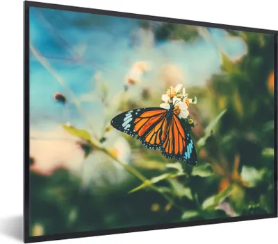 Produktbild von MuchoWow® Gerahmtes Poster Schmetterling - Blumen - Garten 80x60 cm - Poster mit Schwarzem Bilderrahmen Wandposter Rahmen Foto Bilder - Schwarzem - Mit Gestell