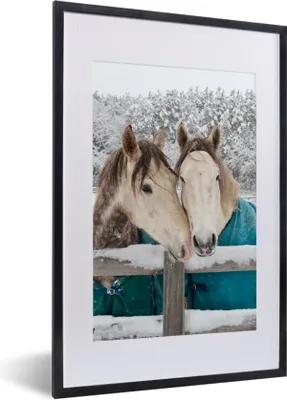 Produktbild von MuchoWow® Gerahmtes Poster Pferde - Decke - Schnee 40x60 cm - Poster mit Schwarzem Bilderrahmen Wandposter Rahmen Foto Bilder - Poster in Rahmen