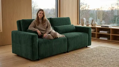 Produktbild von Schlafsofa KOMO Idylla – Modular mit Stauraum, Cord in Grün, Family Meble, KI-generiertes Bild