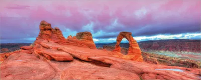 Produktbild von Wallario selbstklebendes Poster - Farbenfrohes Naturdenkmal - Steinbogen im Nationalpark Arches, Größe: 80 x 200 cm