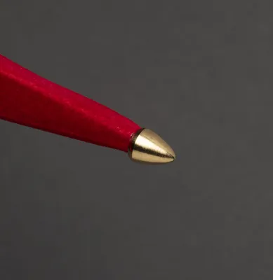 Produktbild von Roter Papierstern mit rotem Samt, V-förmig perforiert, 7 Zacken, hängend, inkl. Anschlusskabel mit an/aus Schalter, ohne Leuchtmittel, E14 Lampenhalterung, 230V Innen, weißes Kabel