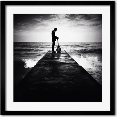 Produktbild von Bild - 50 cm x 50 cm - MDF - Rahmen, Wandkunst - Gitarrist auf dem Pier