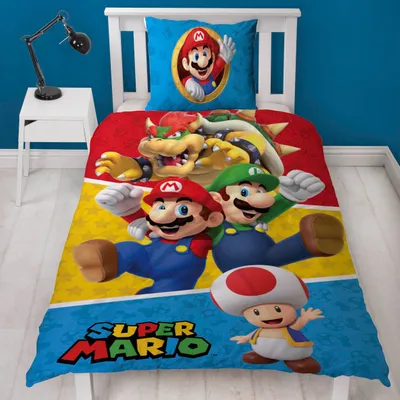A Super Mario themed duvet cover and pillowcase set displayed on a bed.