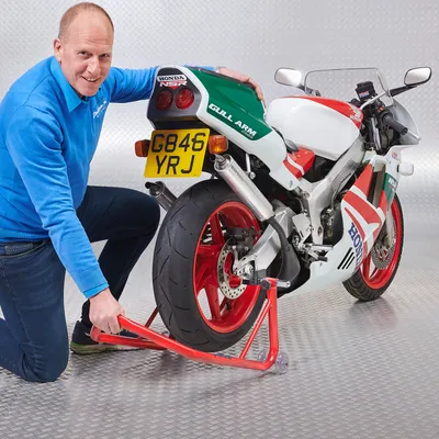 Produktbild von Motorradständer “Xtreme” mit L-Adaptern für Hinterräder