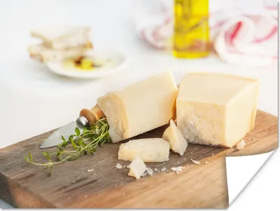 Produktbild von MuchoWow® Poster Parmesankäse auf einem Schneidebrett 120x90 cm - Wandbild
