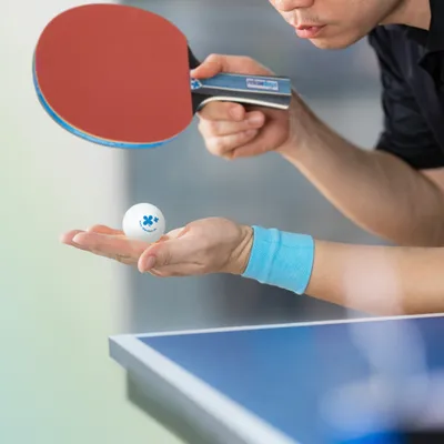 Produktbild von Relaxdays Tischtennis Set, Hülle mit Tischtennis-Netz, 2 Holzschläger, 3 Ping Pong Bälle, Mini Tischtennis, schwarz-rot