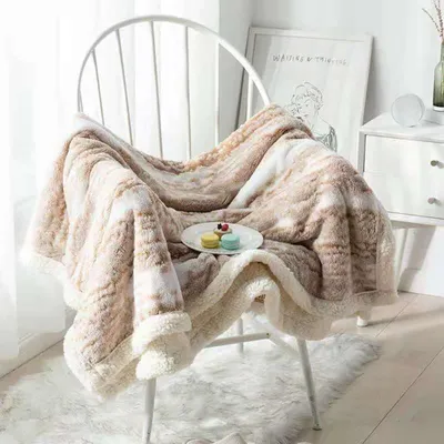Produktbild von Kuscheldecke, Kuscheldecke 130 x 160 cm, warme braune Kuscheldecke, Felldecke, flauschige Decke, weiche Sofadecke, Couchdecke, Kunstfelldecke, flauschige Decke für Sofa und Bett