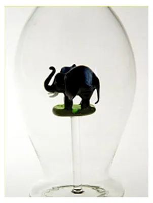Produktbild von Mundgeblasene schwarze Karaffe mit Elefantenmotiv, 0,5 Liter, 30 cm hoch