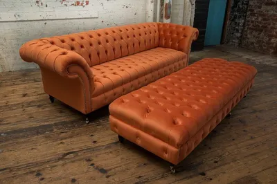 Obrázok produktu pre Dizajnová látková pohovka Chesterfield 4-miestna + taburetka Čalúnená sedacia súprava