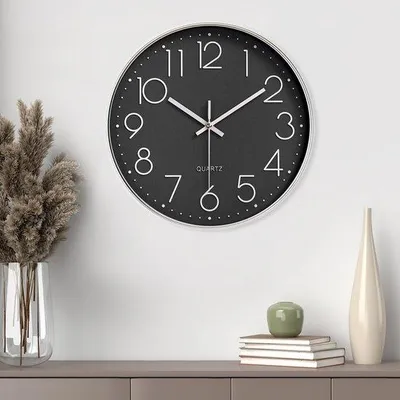 Produktbild von Moderne 8 Zoll Wanduhr schwarz mit Glaspaneel und hoher Genauigkeit