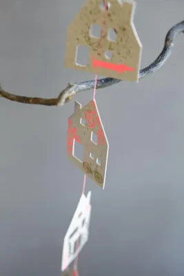 Produktbild von Häuschenkette "Grau-Pink"