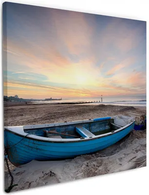 Produktbild von Wallario Premium Leinwandbild Fischerboot am Strand bei Sonnenuntergang in Größe 50 x 50 cm