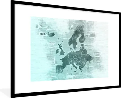 Produktbild von MuchoWow® MuchoWow® Gerahmtes Poster Karte von Europa - Zeitung - Blau 90x60 cm - Poster mit zchwarzem Bilderrahmen - Wanddekoration - Fotos