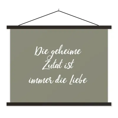 Produktbild von MuchoWow® Textilposter Sprichwörter - Zitate - Die geheime Zutat ist immer die Liebe - Liebe 150x113 cm mit schwarzem Rahmen - Wohnzimmer