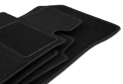Produktbild von Velours-Fußmatten Vorne passend für Opel Tigra B (TwinTop, Cabrio, Bj. 2003-2008) –  schwarz, passgenau, mit Befestigungen set 2 Stk. - STANDARD