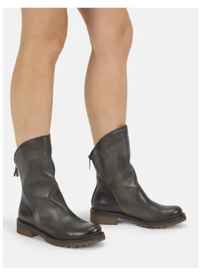 Produktbild von Wadenhohe Lederstiefel mit Reißverschluss an der Ferse und abgerundeter Zehenpartie